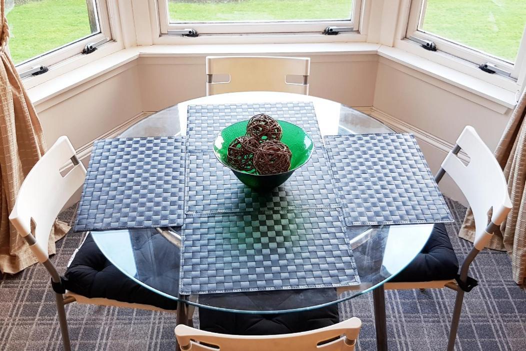 Glen View Apartments Port Glasgow Bagian luar foto