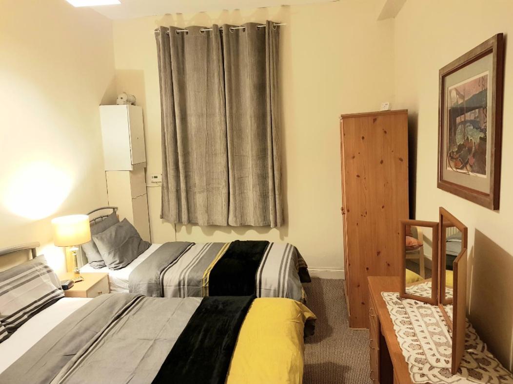 Glen View Apartments Port Glasgow Bagian luar foto